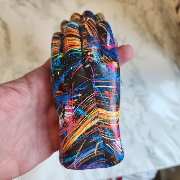 1pc Sculpture of hands with heart in colorful resin POSH LOVE decoration - Picture 9 of 11